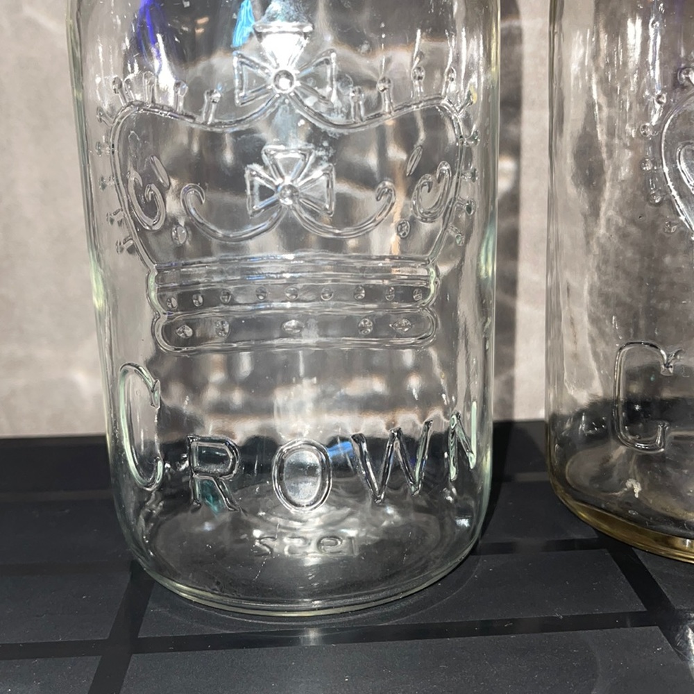 Vintage, Crown mason jar’s, with glass lids!! 1950, 1952, 1945 & 1936!!